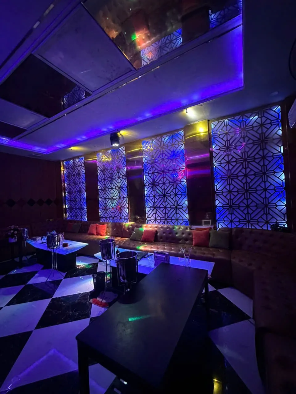 MAJU TOP CLASS BAR - LOUNGEの店舗写真