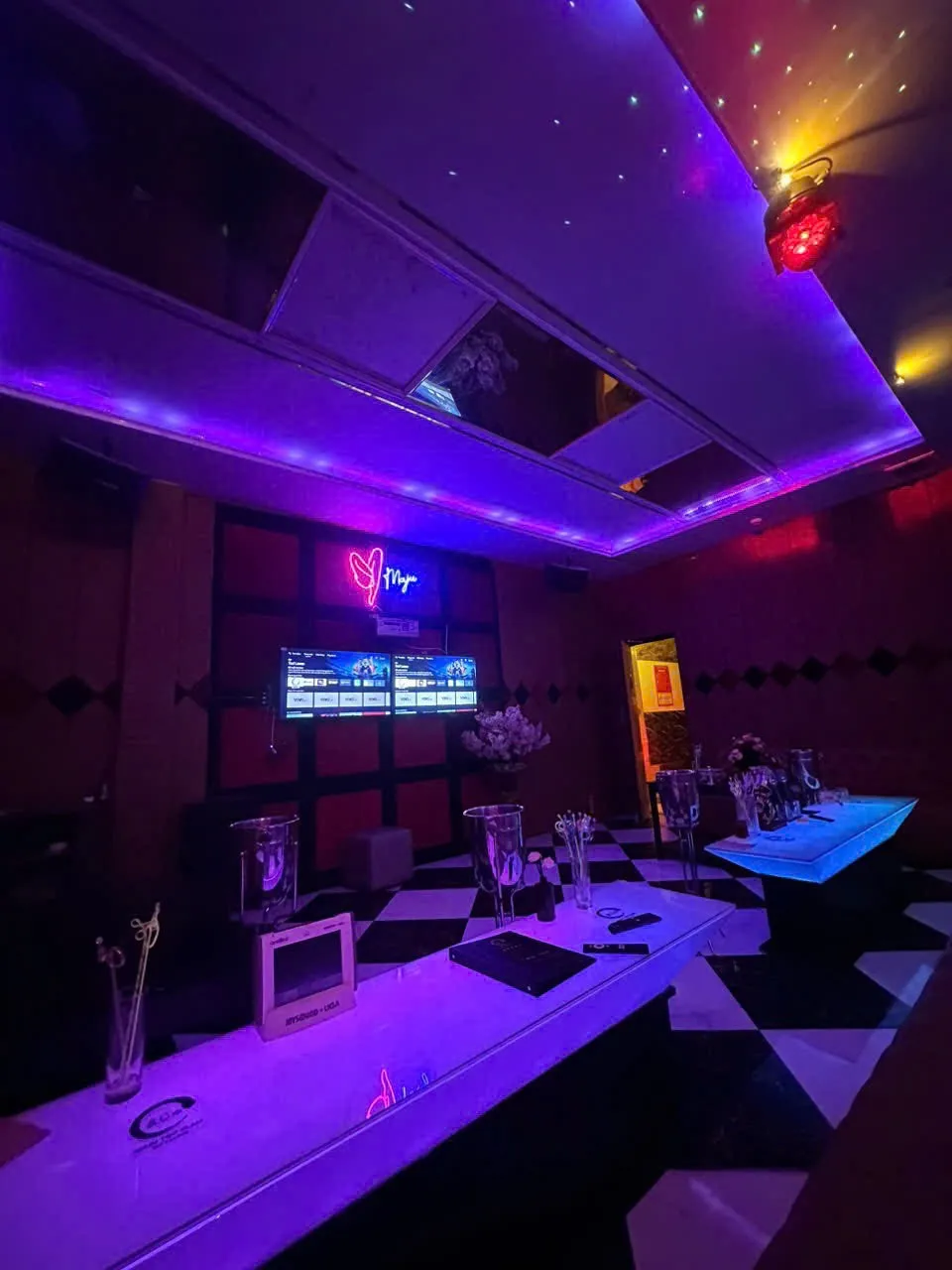 MAJU TOP CLASS BAR - LOUNGEの店舗写真