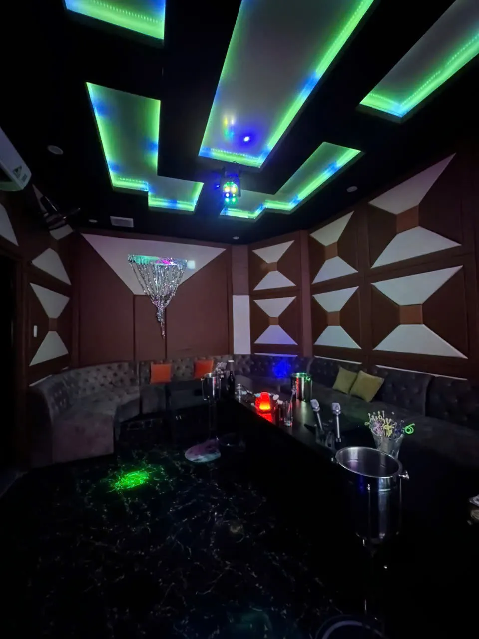 MAJU TOP CLASS BAR - LOUNGEの店舗写真