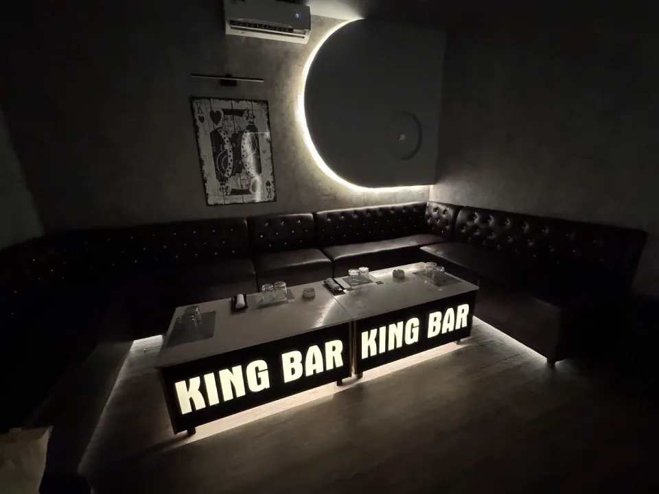 KING bar & lounge店舗写真