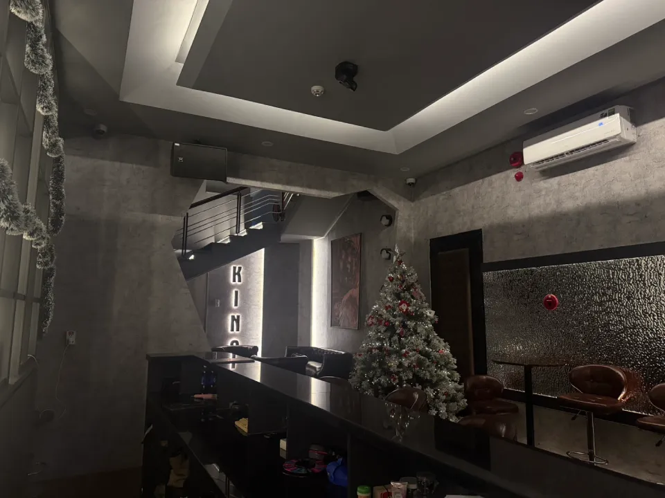 KING bar & lounge店舗写真