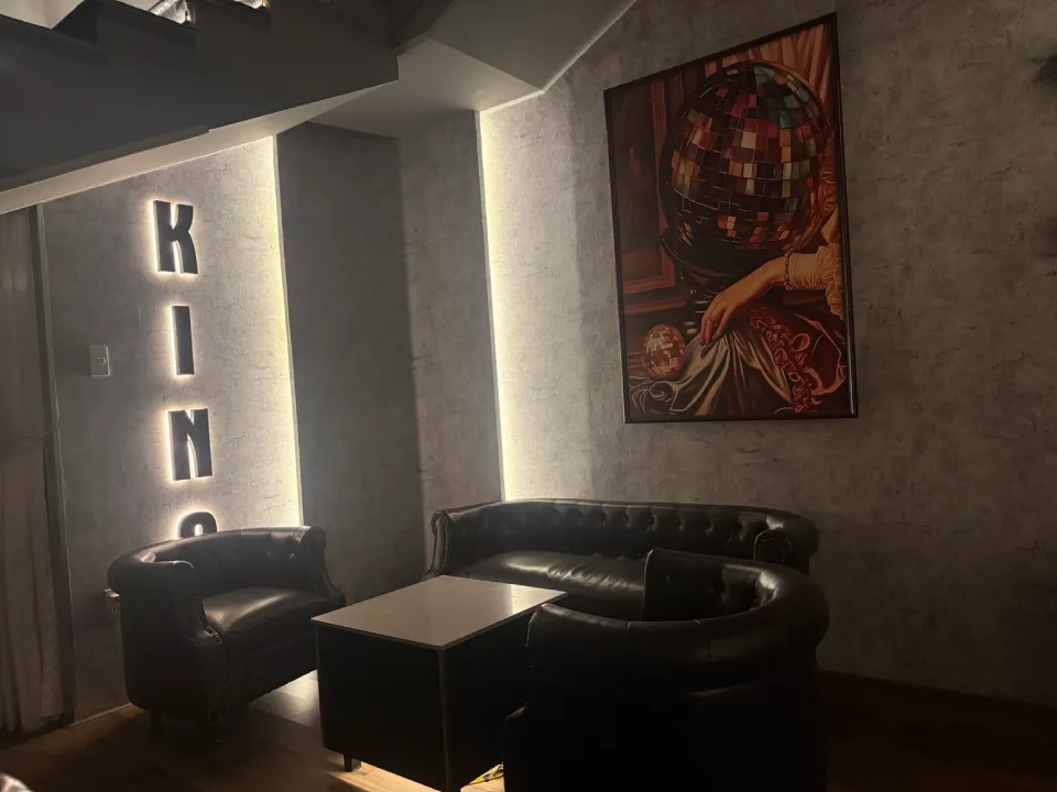 KING bar & lounge店舗写真