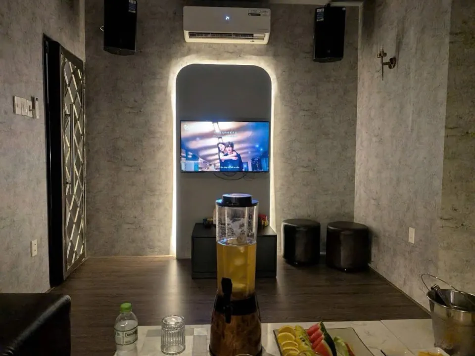 KING bar & lounge店舗写真