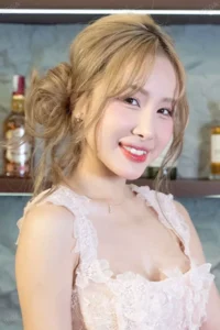 ハノイのダオタンのガールズバー 11:11 – One Four Lounge & Bar –のミアさん