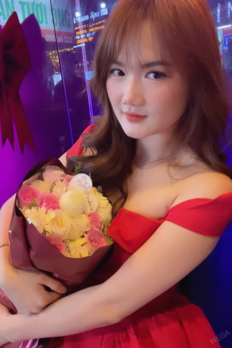 ダナンのガールズバー GOD Bar Loungeのサラさん