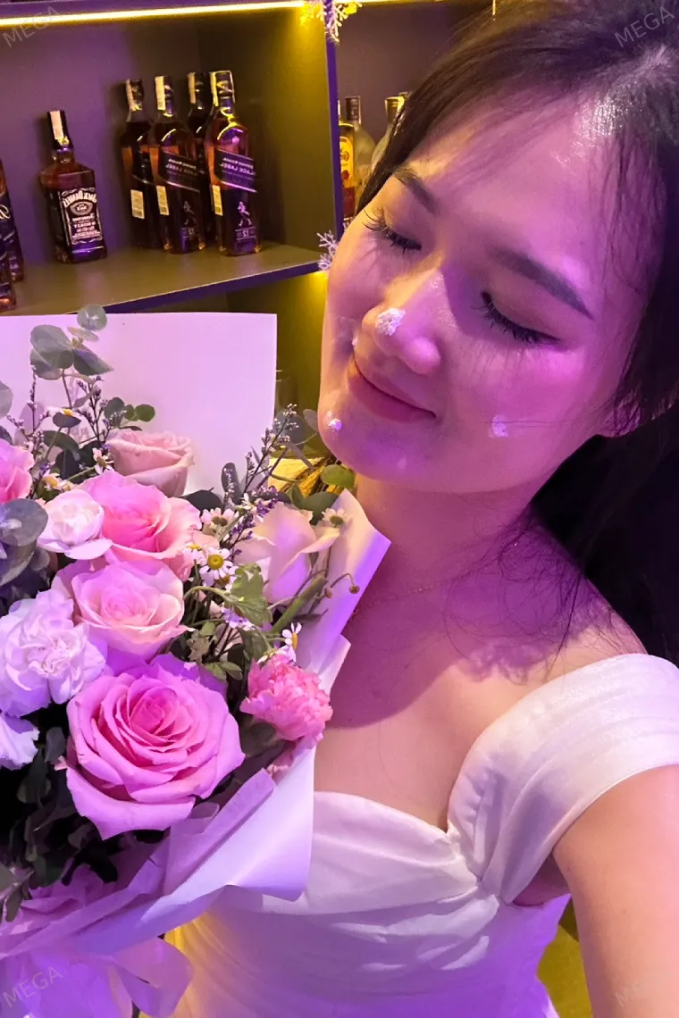 ダナンのガールズバー GOD Bar Loungeのサラさん