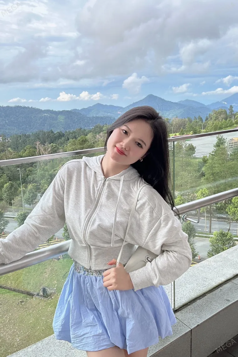 ダナンのガールズバー GOD Bar Loungeのサラさん