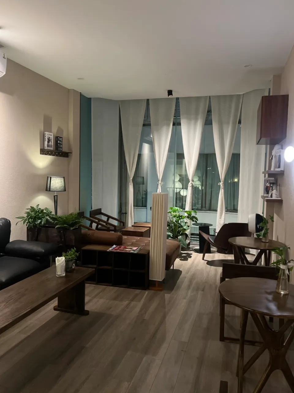 EDI Lounge & Barの店舗写真
